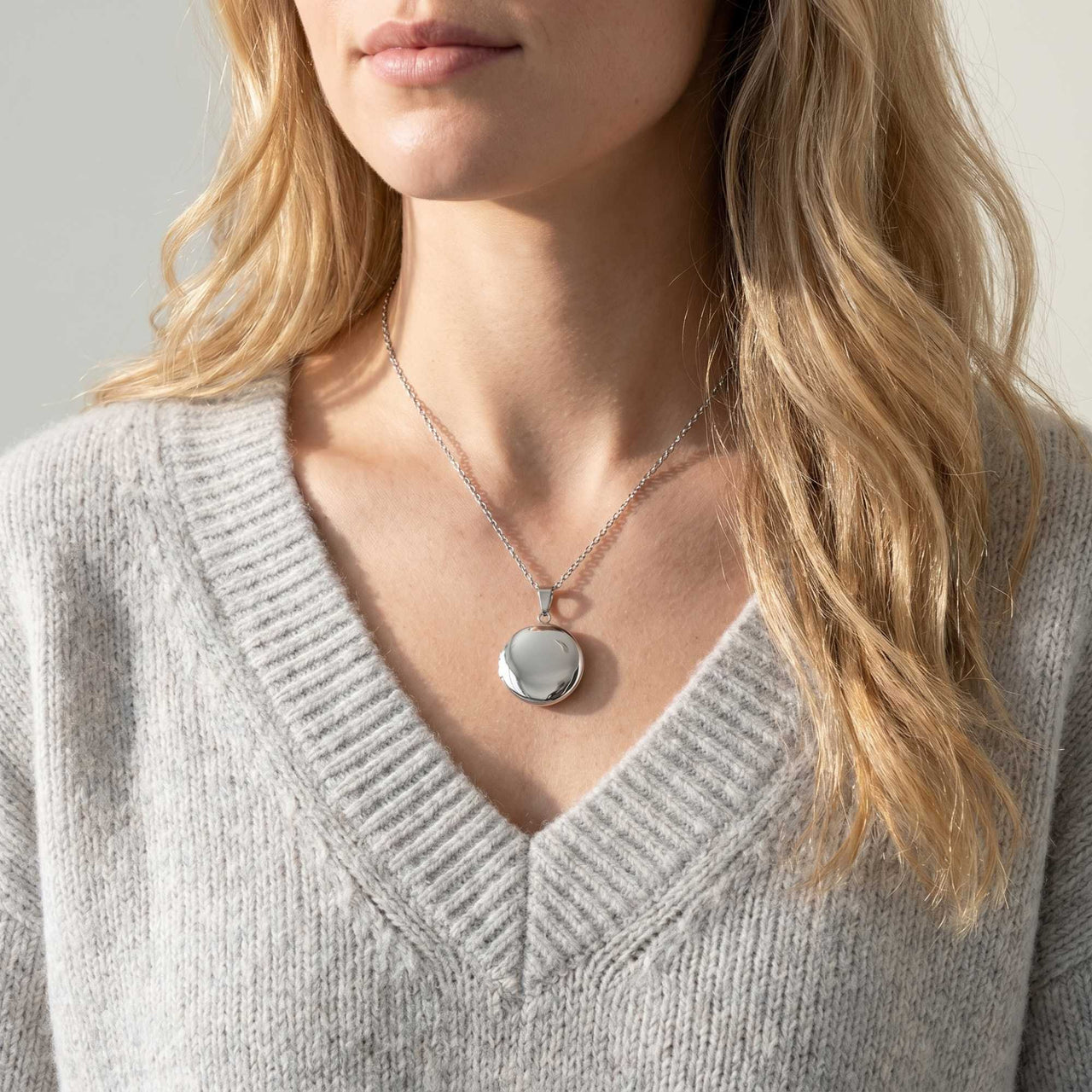 Round Photo Locket Necklace