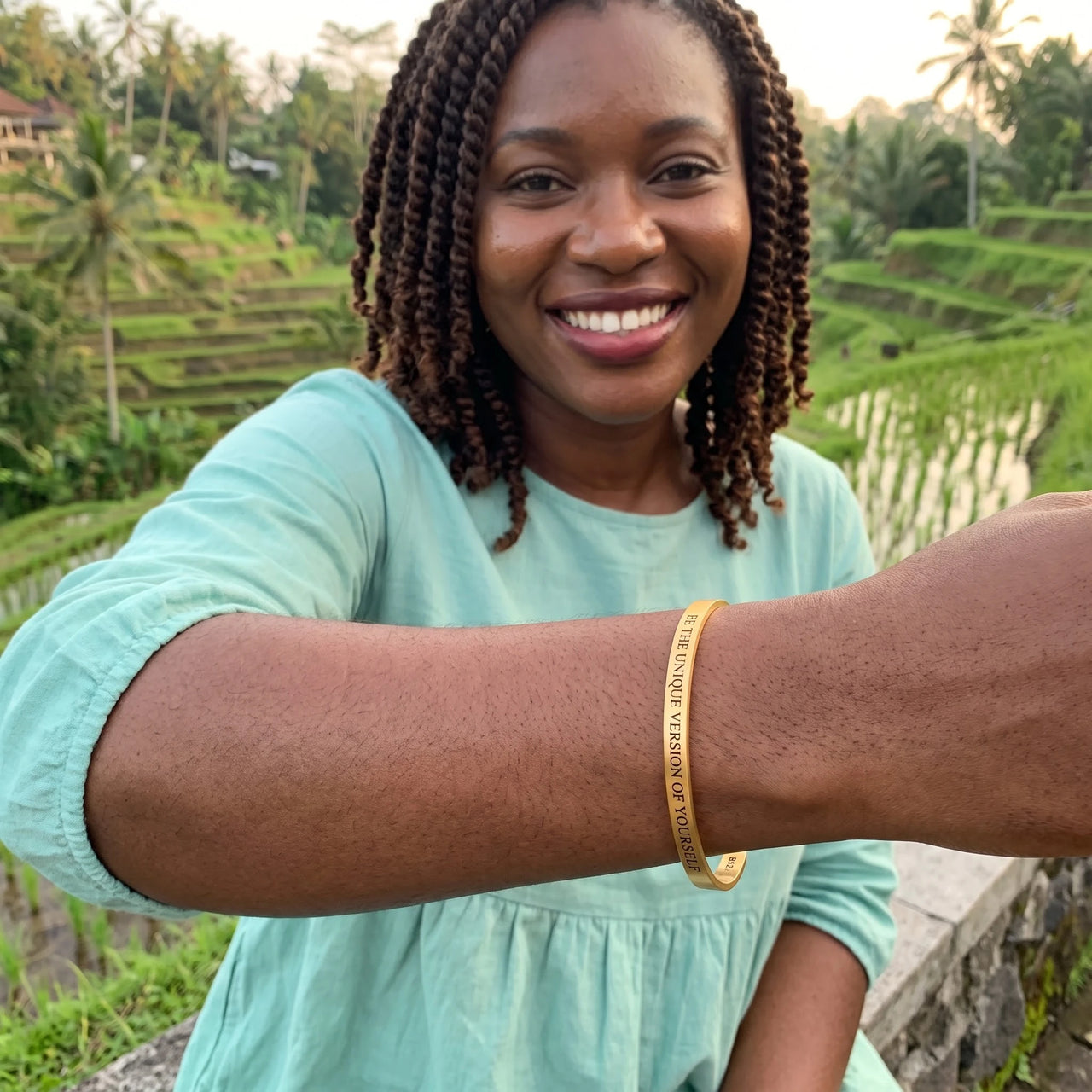 Engraved bracelet — worn on a getaway, gold | SKU: btuvoy-g