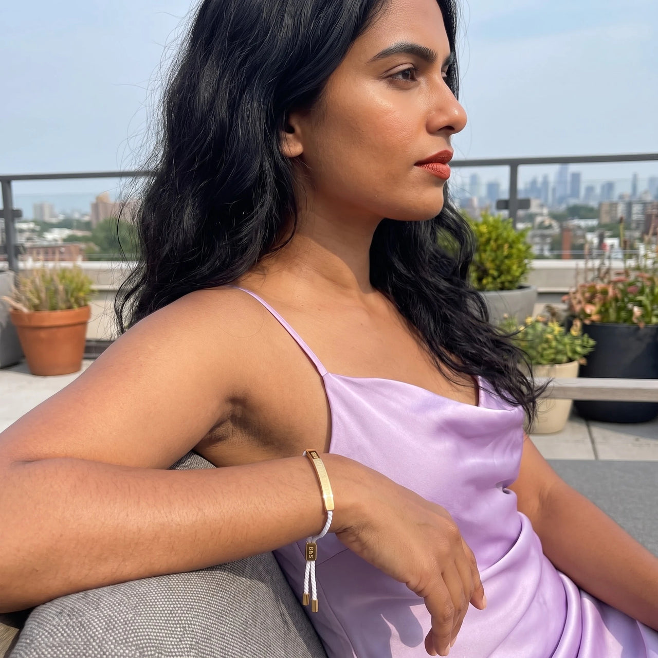White bracelet — worn on a relaxed day, gold | SKU: laperle-g