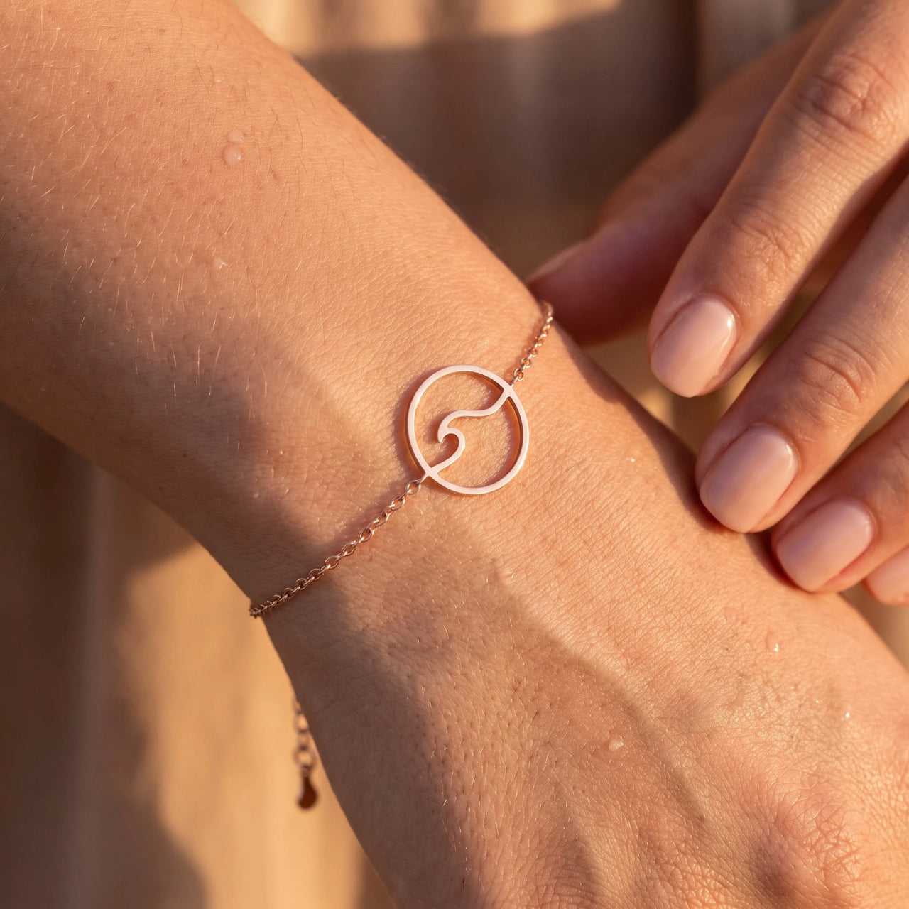 Ocean bracelet — close-up of the details, rose gold | SKU: 17429078-rose-gold